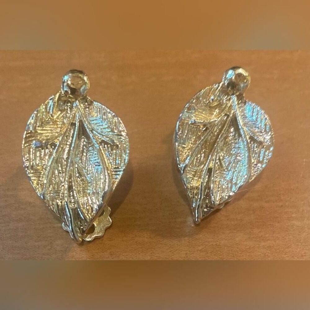 Gold Tone Leaf Clip-On Earrings Women’s Textured Stud Nature Jewelry 1 Inch